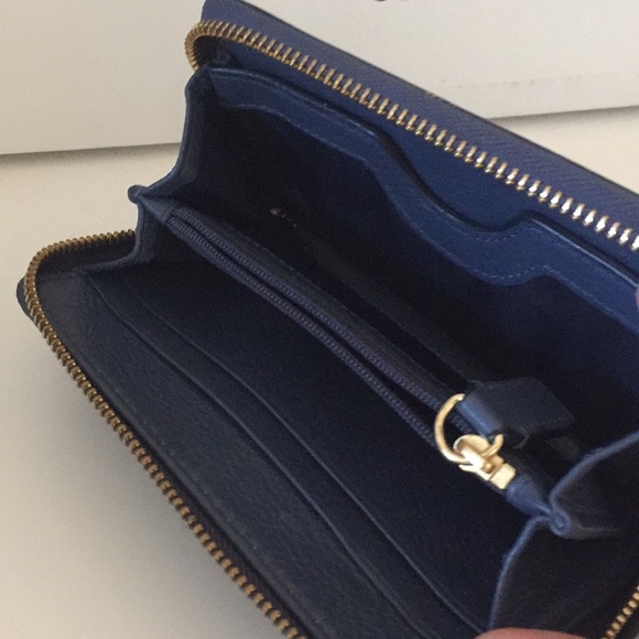 Tory Burch wristlet in navy - Picture 3 of 5